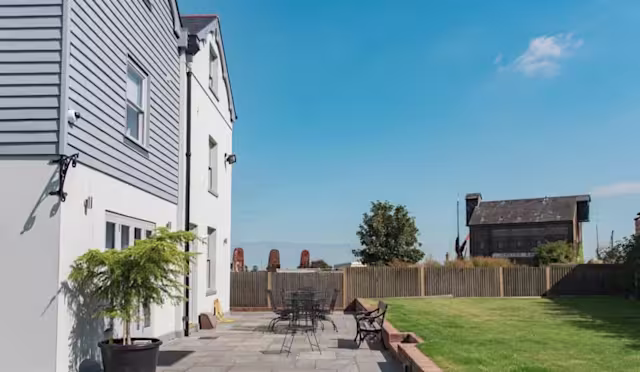 Customs Place, Plum Guide home in Kent, England