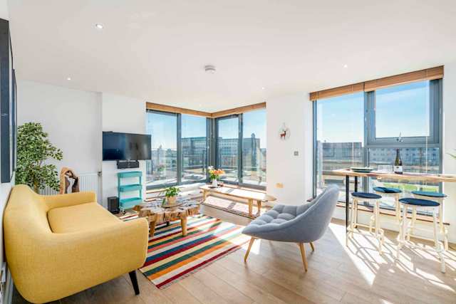 Waterside Terrace, Plum Guide home in London, UK
