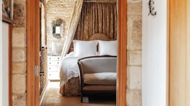 The gold bedroom in The Bronze Knight