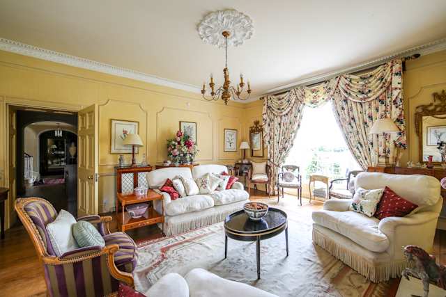 The Old Rectory, Plum Guide home in Gloucestershire, UK