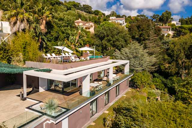Treetop Canopy, Plum Guide home in the French Riviera