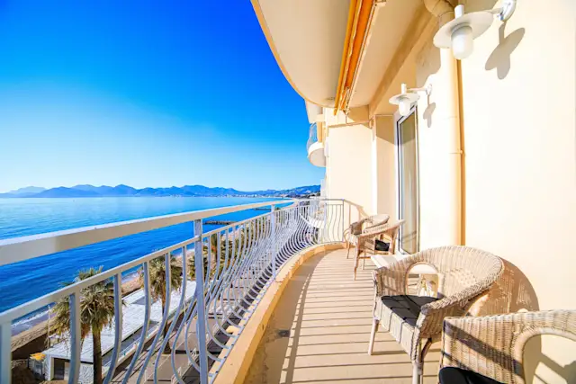 Starlets in the Night Sky, Plum Guide home in France