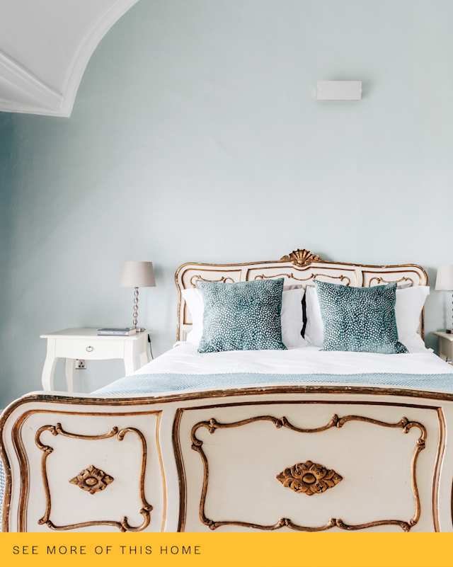 Bedroom in Ye Olde Church House, Plum Guide home in Cornwall