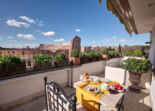 Choose Your Way, Plum Guide home in Rome