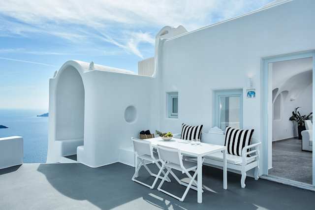 Cliff Edge, Plum Guide home in Greece