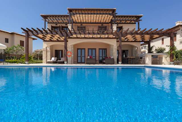 Marble Arch, Plum Guide home in Paphos, Cyprus