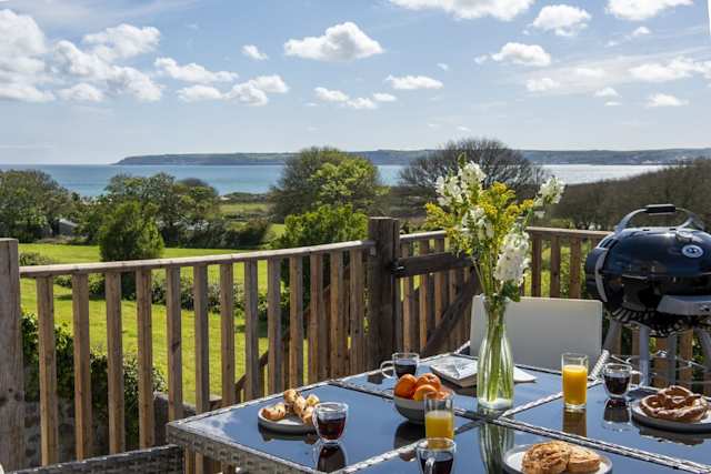 Wooden Ships, Plum Guide home in Cornwall, England, UK