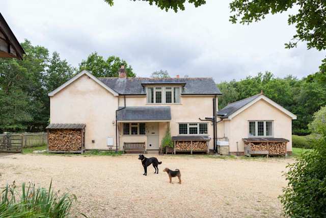 Railway Carriage, Plum Guide home in Hampshire, England