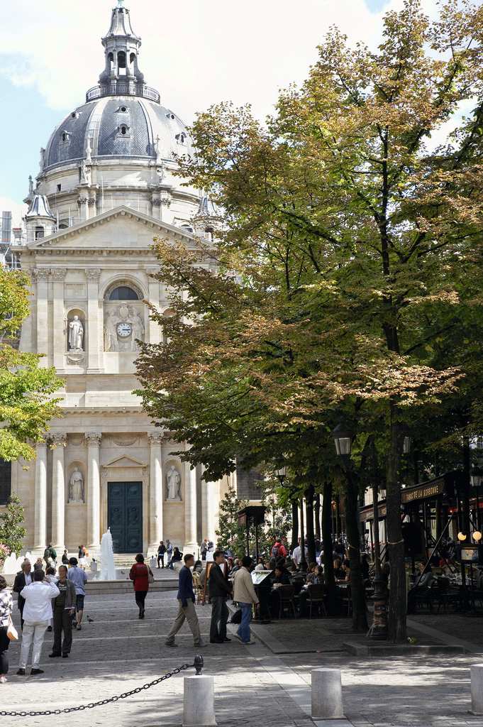 The Top 9 Safest Areas to Stay in Paris | Plum Guide
