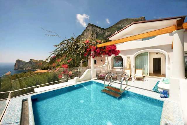 Ariel’s Cove, Plum Guide home in Campania, Italy