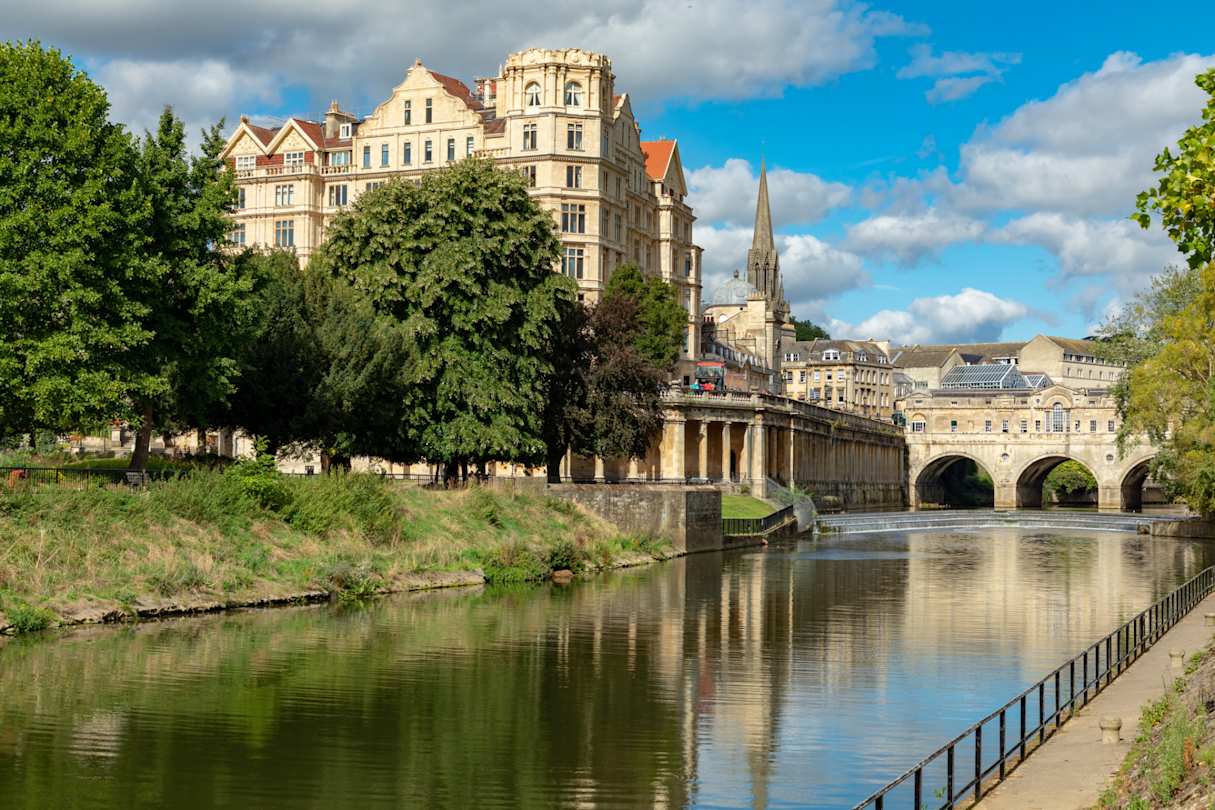 Pulteney Bridge across the River Avon in Bath, Somerset, England