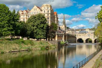 Pulteney Bridge across the River Avon in Bath, Somerset, England
