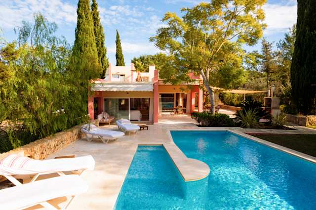 Opal Pink, Plum Guide home in Ibiza, Spain