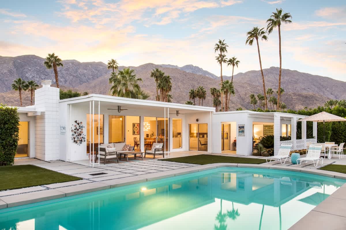 Exterior of Clé du Soleil, Plum Guide home in Palm Springs