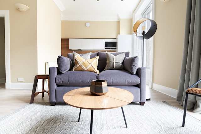 Pastel Thistle, Plum Guide home in Edinburgh, UK