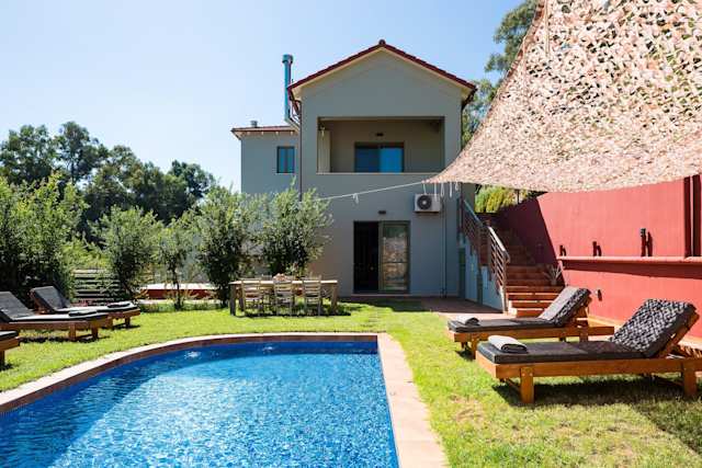 Avocado Abode, Plum Guide home in Crete, Greece