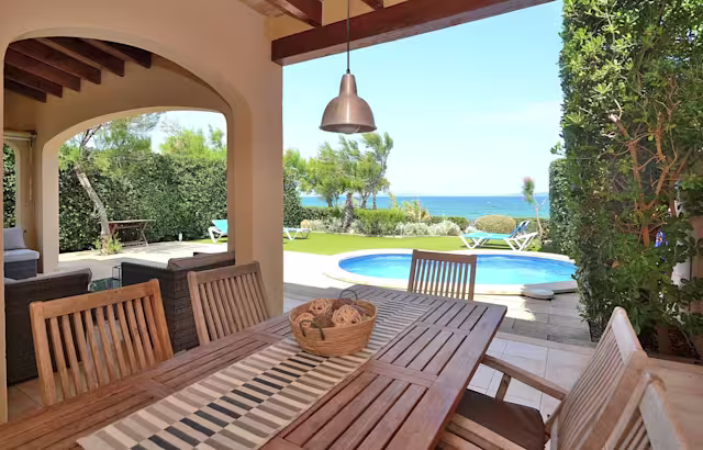 The Edge of Water, Plum Guide home in Mallorca