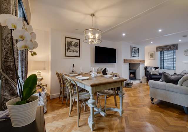 Orchids & Cream, Plum Guide home in Conwy, Wales