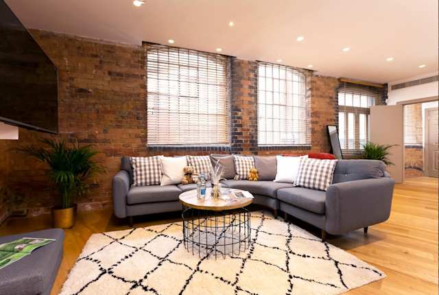 Light Up London, Plum Guide home in London