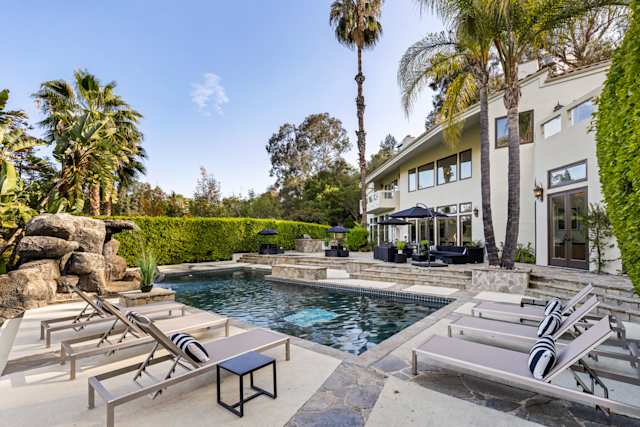 Glittering Waterfalls, Plum Guide home in Los Angeles, USA