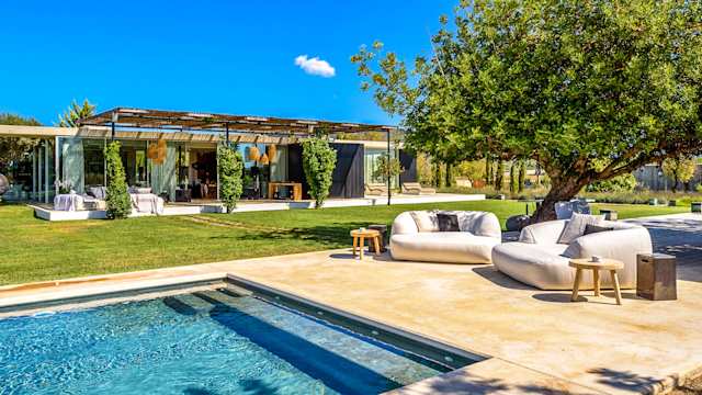 Magenta Mirage, Plum Guide home in Ibiza