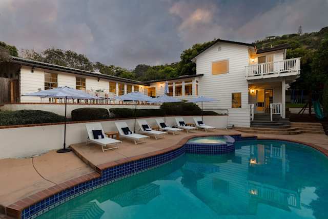 Lemon Parasol, Plum Guide home in San Diego, California