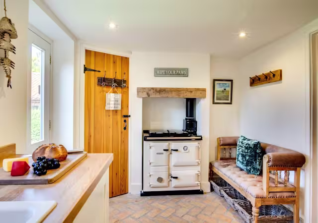 Norfolk's Olde, Plum Guide home in Norfolk