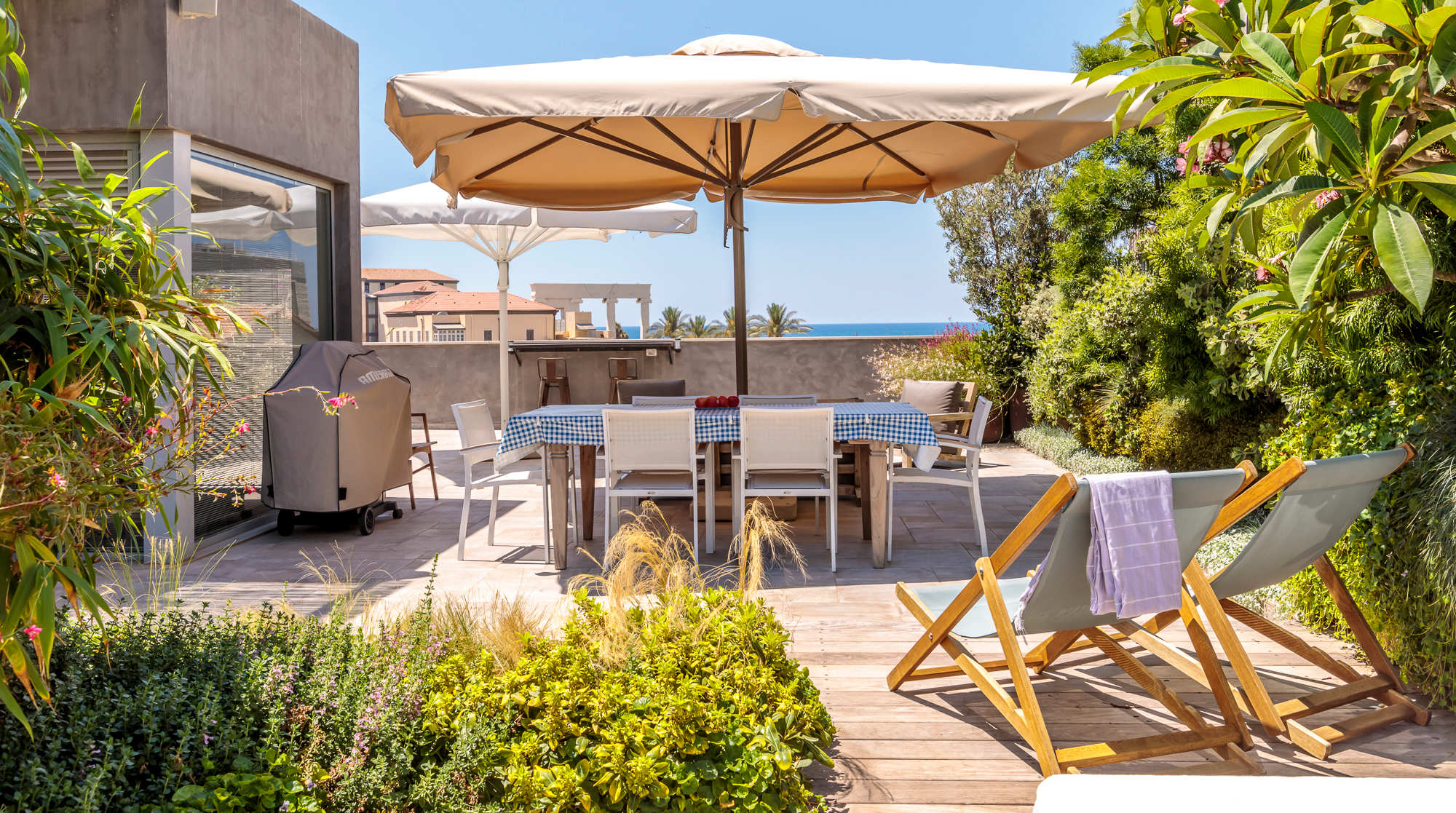 Rooftop Roundup: 11 Stunning Rooftops to Swoon Over | Plum Guide