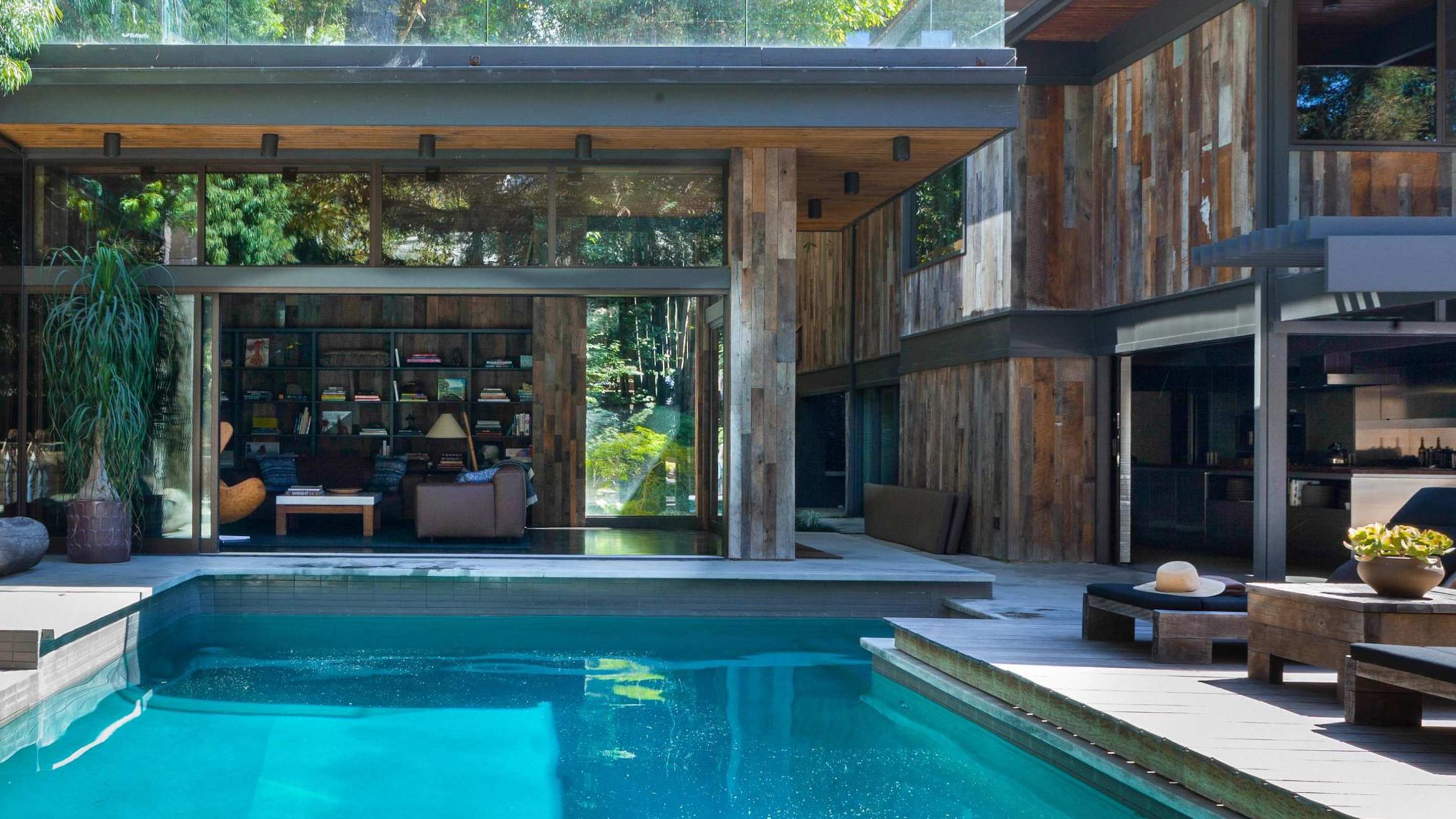 A Bigger Splash: 11 Stunning LA Pools | Plum Guide