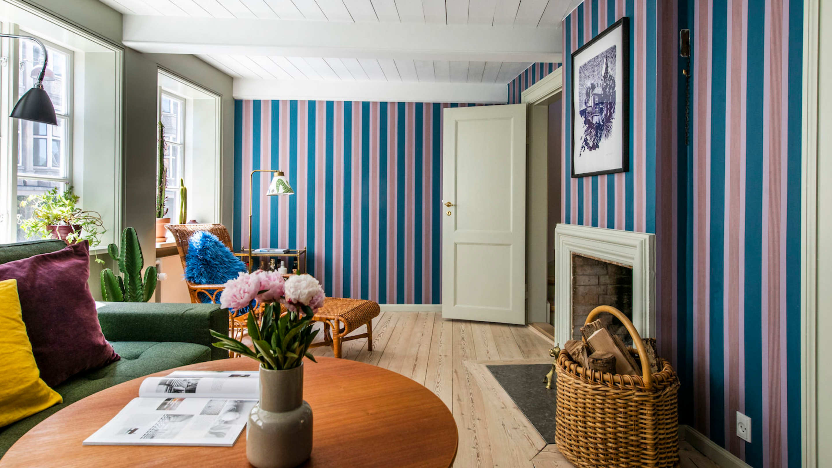 11 Creative Ways to Use Wallpaper in Your Home | Plum Guide