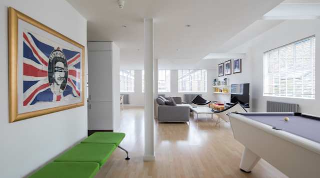 A Bigger Wave, Plum Guide home in London, UK