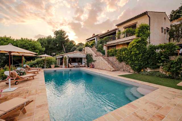 The Carriage Clock, Plum Guide home in the French Riviera