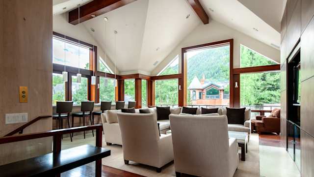 Cherry Woodpecker, Plum Guide home in Colorado, USA