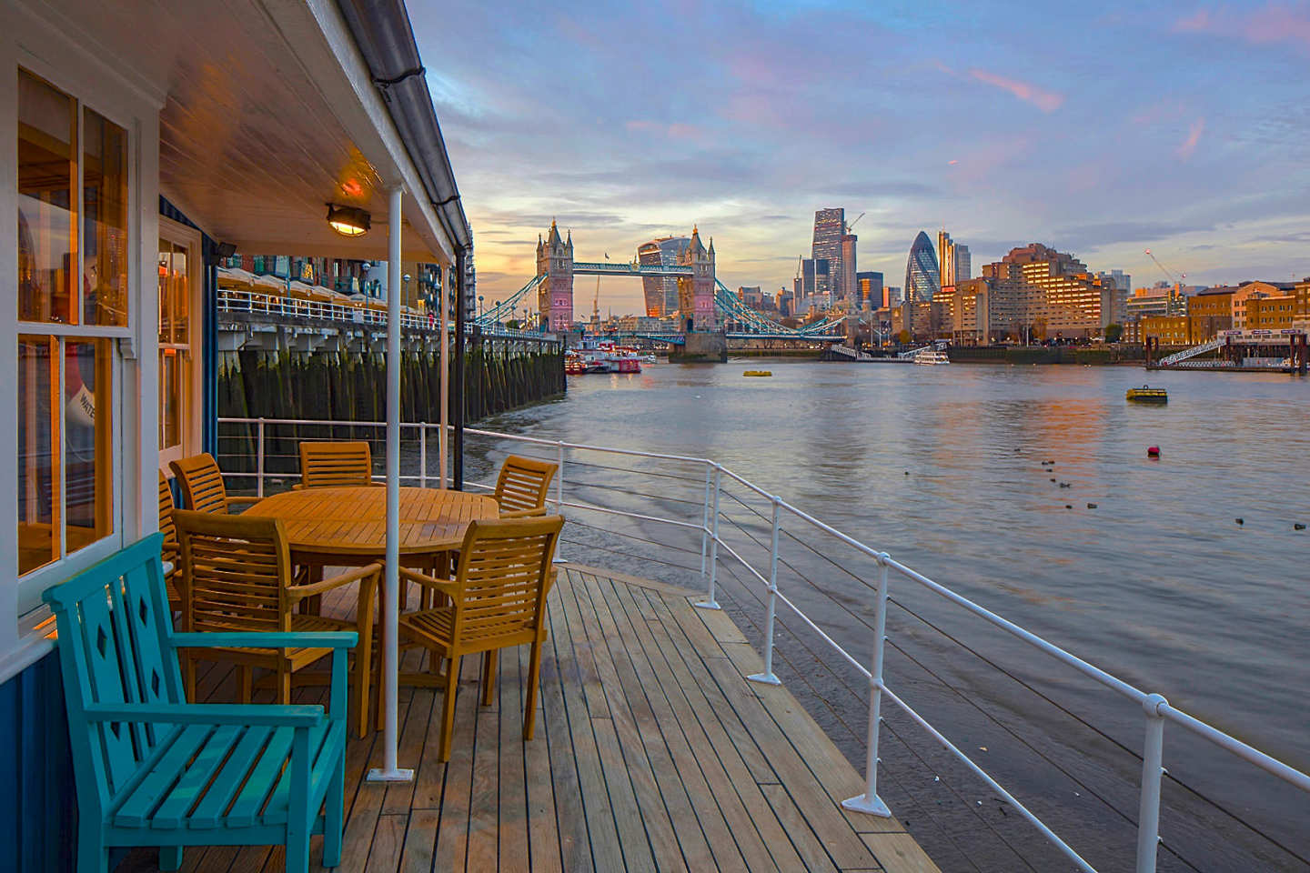yacht airbnb london