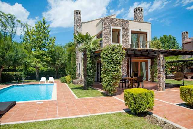 Torch Runner, Plum Guide home in Greece