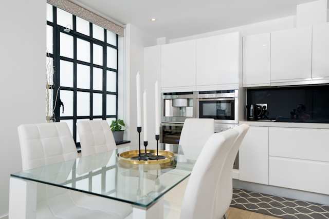 A Marvel in Monochrome, Plum Guide home in London