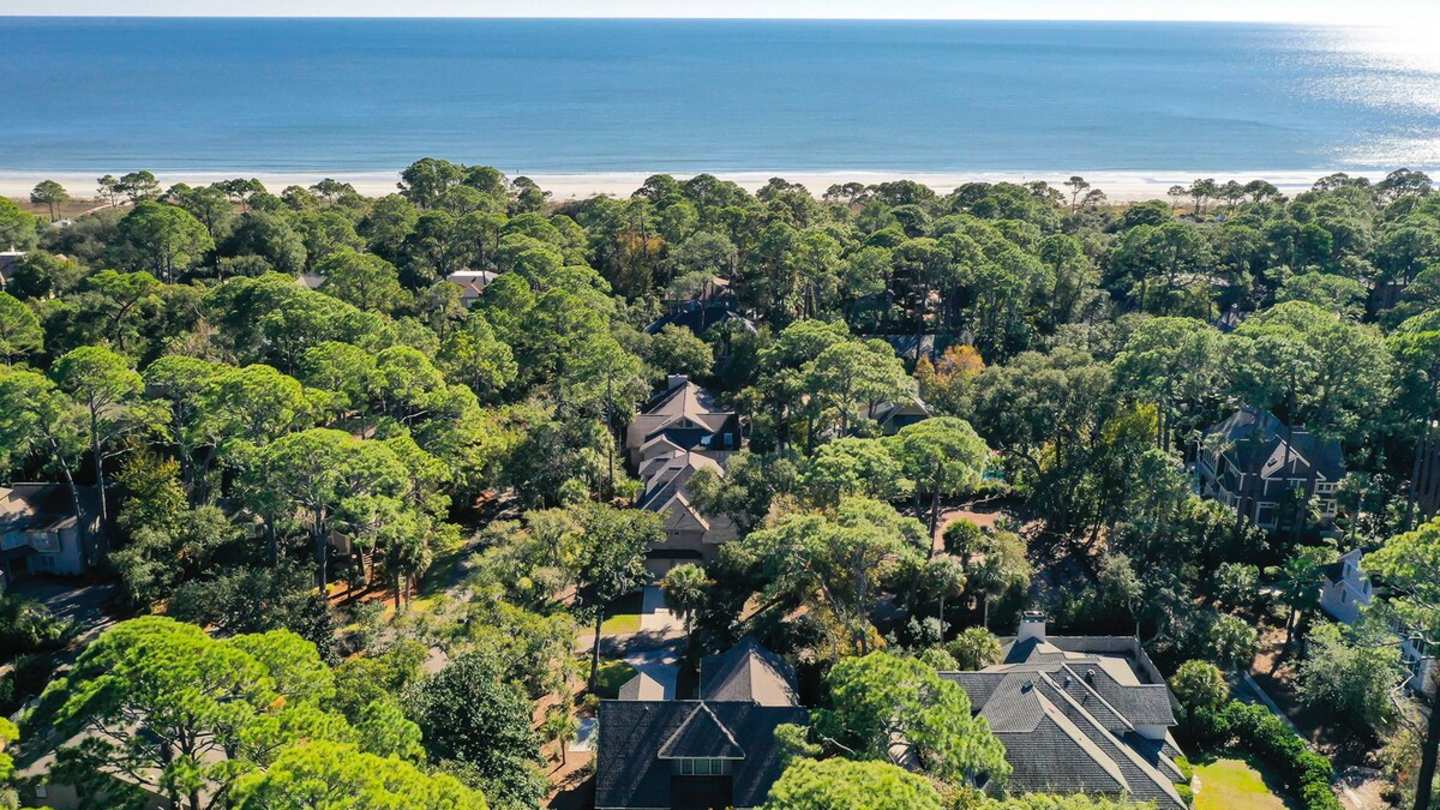 View of beach from Laughing Gull, Plum Guide home in South Carolina, USA