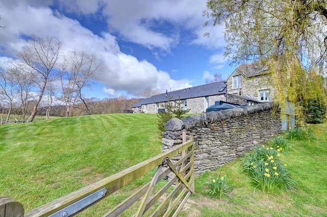 Train of Thought, Plum Guide home in Denbighshire, Wales