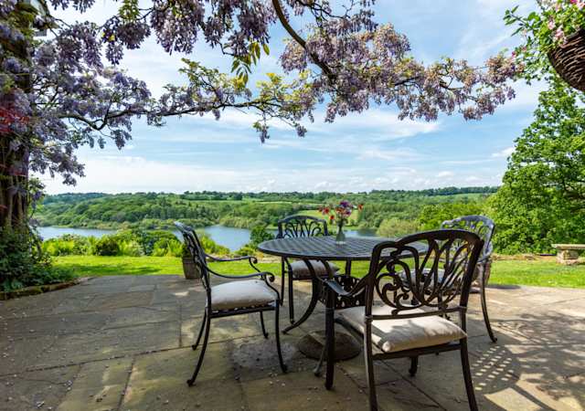 Wisteria on the Water, Plum Guide home in East Sussex, UK