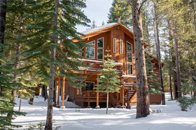 Colours of the Lake, Plum Guide home in California, USA