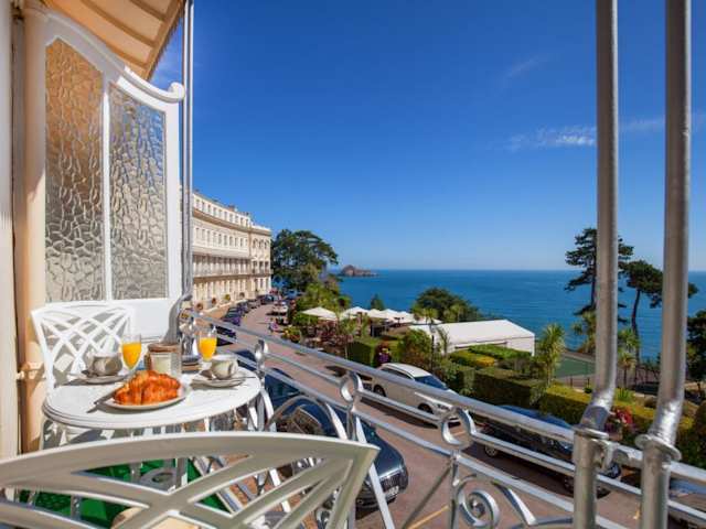 Crescent Lookout, Plum Guide home in Devon, UK