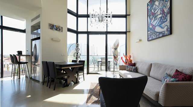 Edge of the Throne, Plum Guide home in Tel Aviv