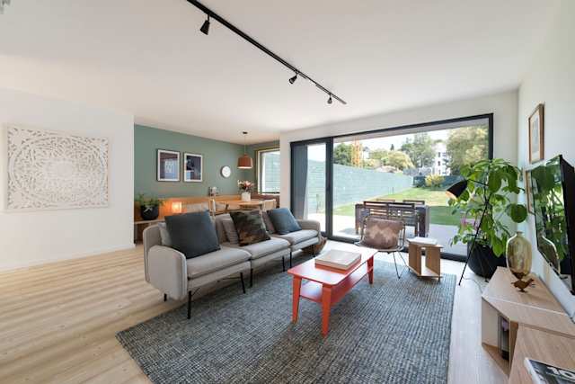 Behind The Brushstrokes, Plum Guide home in Porto, Portugal