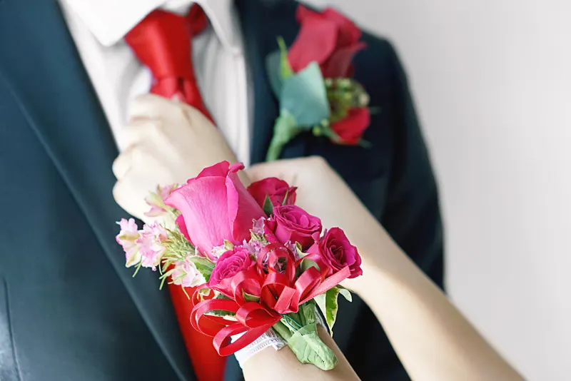 Corsage Etiquette For Proms and Weddings