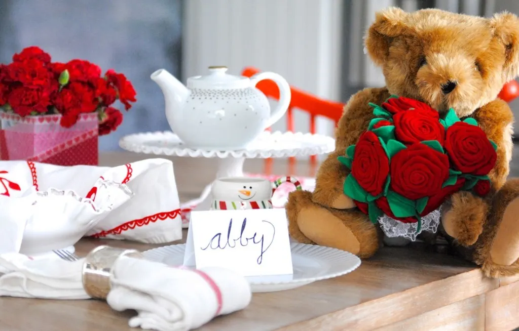 Teddy-Bear-Tea-Party-teddy-bear-table-1024x654
