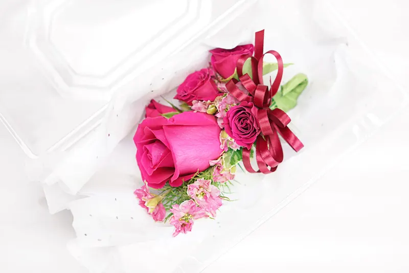 Corsage Etiquette For Proms and Weddings