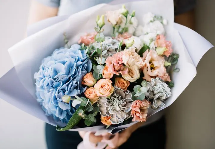 close-up-bouquet-of-flowers-720x500