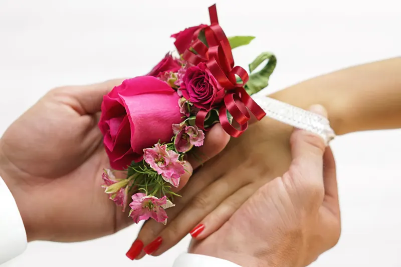 Corsage Etiquette For Proms and Weddings