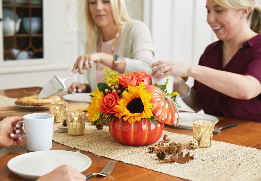 How to Host a Friendsgiving Your BFFs Will Never Forget