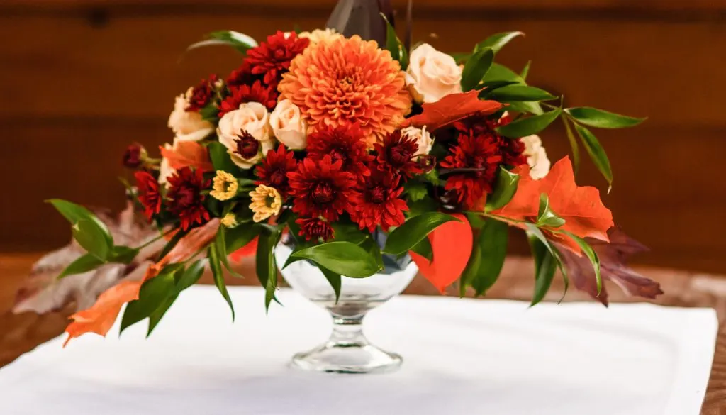 Fall-Wedding-Flowers-Table-Setting
